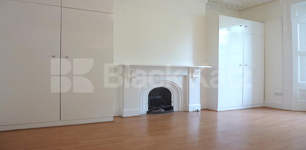 			HUGE ONE BED!, 1 Bedroom, 1 bath, 1 reception Flat			 Hilldrop Road, TUFNELL PARK N7